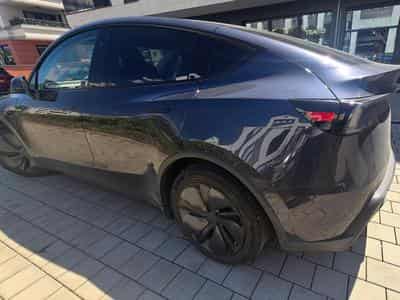 Tesla Model Y 2025 Model Y Long Range AWD, FSD (2025) - Photo 2
