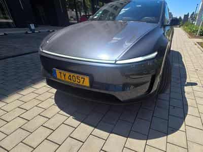 Tesla Model Y 2025 Model Y Long Range AWD, FSD (2025) - Photo 3