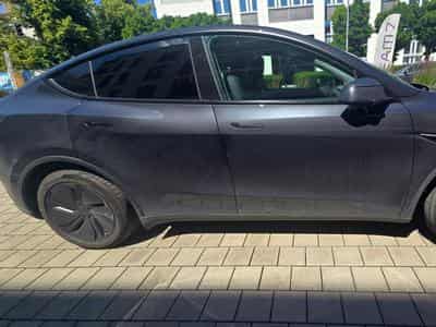 Tesla Model Y 2025 Model Y Long Range AWD, FSD (2025) - Photo 6