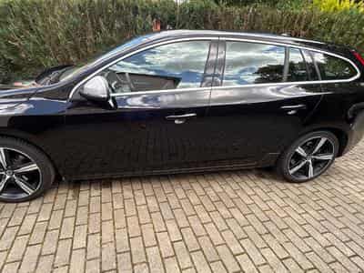 Volvo V60 Kombi Momentum R-Design (2019) - Photo 5