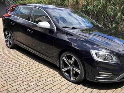 Volvo V60 Kombi Momentum R-Design (2019) - Photo 6