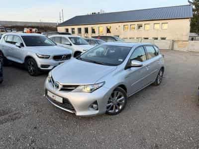 Toyota Auris 1.8 Hybrid (2014) - Photo 1