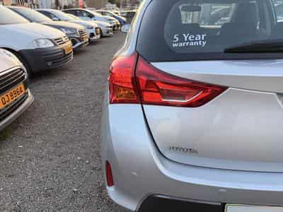 Toyota Auris 1.8 Hybrid (2014) - Photo 10