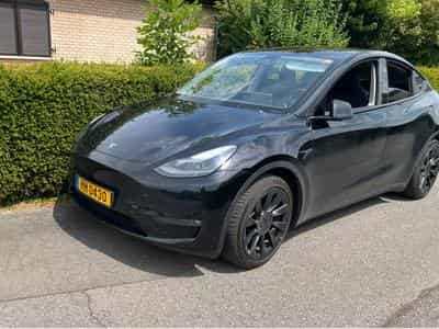 Tesla Model Y AWD LONG RANGE (2025) - Photo 1