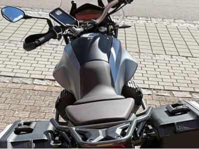 Moto Guzzi V85 TT Centenario (2021) - Foto 1