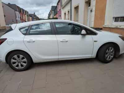 Opel Astra P-J/103/1940 (2010) - Foto 1