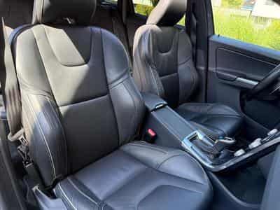 Volvo XC60 T6 AWD R-DESIGN 2.0 MOMENTUM 306 PS (2016) - Photo 7