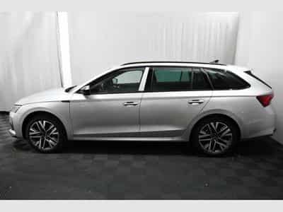 Skoda Octavia Octavia Combi 2.0 TDI DSG Sportline - AHK, Pano, (2025) - Photo 2