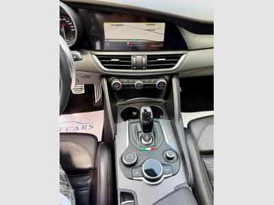 Alfa-Romeo Giulia 2.0 Turbo 280 AT Q4 Veloce (2019) - Foto 13