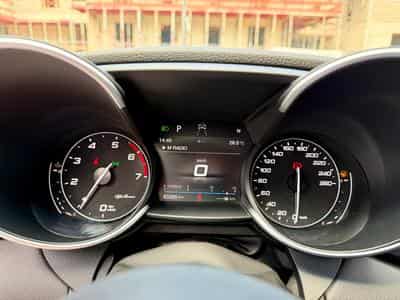 Alfa-Romeo Giulia 2.0 Turbo 280 AT Q4 Veloce (2019) - Foto 15
