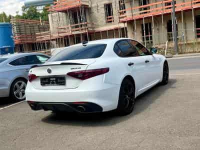 Alfa-Romeo Giulia 2.0 Turbo 280 AT Q4 Veloce (2019) - Foto 6