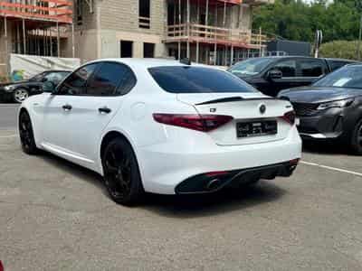 Alfa-Romeo Giulia 2.0 Turbo 280 AT Q4 Veloce (2019) - Foto 4