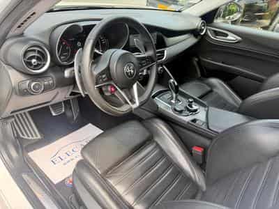 Alfa-Romeo Giulia 2.0 Turbo 280 AT Q4 Veloce (2019) - Foto 7