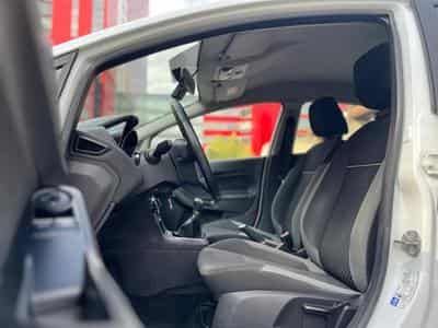 Ford Fiesta Manuelle / Essence (2015) - Foto 13