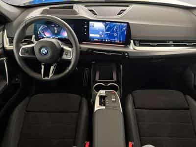 BMW iX1 xDrive30 Head-Up HK HiFi DAB (2025) - Foto 7