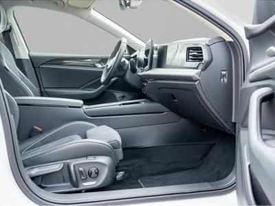 VW Passat (2025) - Photo 2