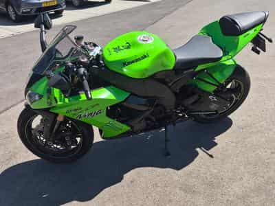 Kawasaki ZX10R Sportbike (2008) - Photo 1