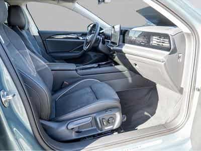 VW Passat (2025) - Photo 2