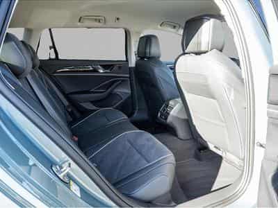 VW Passat (2025) - Photo 4