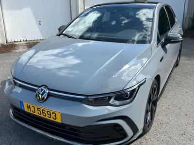 VW Golf VIII R-Line e-Tsi (2024) - Photo 1