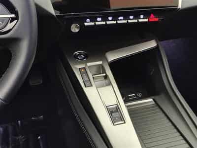 Peugeot 408 1.2 Hybrid 145cv e-DCS6 Allure NAVI / FULL LED / CAMERA (2024) - Photo 12