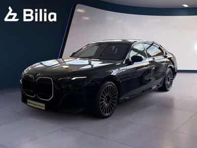 BMW 740 d xDrive DAB Aktivlenkung RFK (2025) - Foto 1