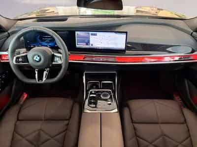 BMW 740 d xDrive DAB Aktivlenkung RFK (2025) - Foto 6