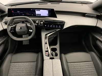 Peugeot 5008 Hybrid 145 e-DCS6 Allure (2026) - Photo 12