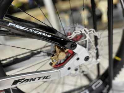 Fantic XXF 2.0 FACTORY Öhlins 720Wh, 29''-27,5'', freins 4 pistons, 90 (2026) - Foto 6
