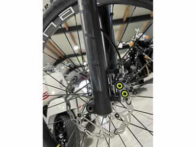 Fantic XEF 1.9 RACE 720Wh, 29''-27,5'', freins 4 pistons, 90 Nm (2026) - Foto 7