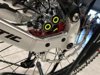 Fantic XEF 1.9 RACE 720Wh, 29''-27,5'', freins 4 pistons, 90 Nm (2026) - Foto 9
