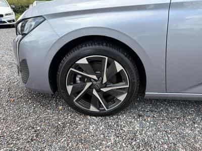 Peugeot 308 1.5 BLUEHDI 130 ALLURE EAT8 (2025) - Foto 9
