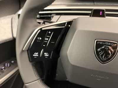 Peugeot 5008 Hybrid 145 e-DCS6 Allure (2026) - Foto 15
