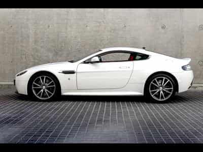 Aston-Martin V8 Vantage COUPE SPORTSHIFT II - STRATUS WHITE METALLIC (2017) - Foto 2