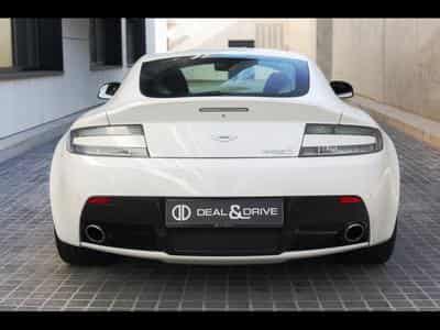 Aston-Martin V8 Vantage COUPE SPORTSHIFT II - STRATUS WHITE METALLIC (2017) - Foto 4