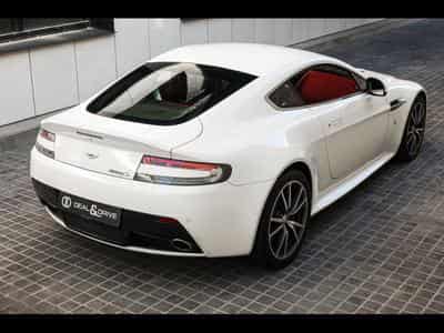 Aston-Martin V8 Vantage COUPE SPORTSHIFT II - STRATUS WHITE METALLIC (2017) - Foto 6