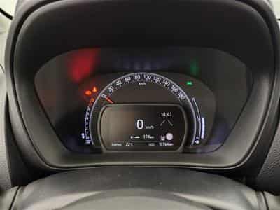 Toyota Aygo 1.0i VVT-i X play (2023) - Photo 10
