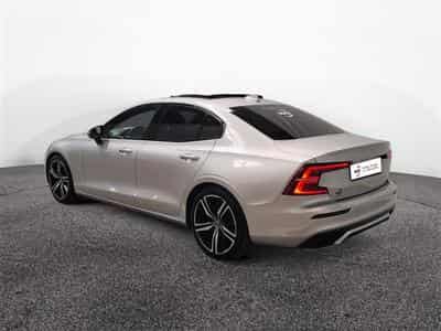 Volvo S60 2.0 B3 MHE R-Design Geartronic NAVI / PANO/ H-KARDON / JA 19 (2022) - Foto 2