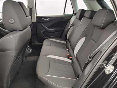 Skoda Kamiq 1.0 TSI 115cv DSG Selection CARPLAY / FULL LED / CAMERA (2026) - Foto 13