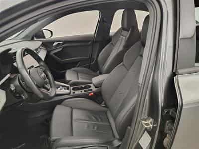 Audi A3 30 TFSI S-Line S tronic Cuir / Navi / Led / PDC av+ar (2024) - Photo 6