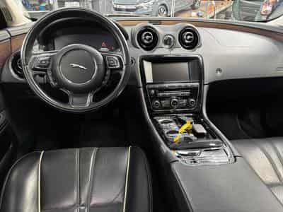 Jaguar XJ V6 3.0 Diesel 300HP (2019) - Photo 11