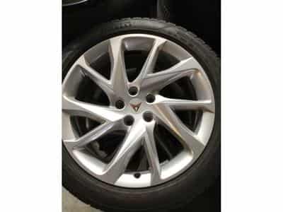 Jantes alu + Pneus h 18" 245/45 R18 100V (2026) - Photo 1
