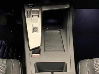 Peugeot 308 Hybrid 145 e-DCS6 Allure (2025) - Foto 15