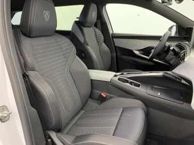 Peugeot 5008 Hybrid 145 e-DCS6 GT (2025) - Photo 9