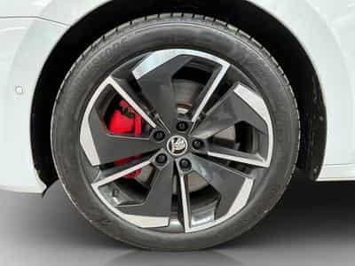 Skoda Octavia RS+DSG+SUEDIA+AHK+Pano+360 (2025) - Foto 8