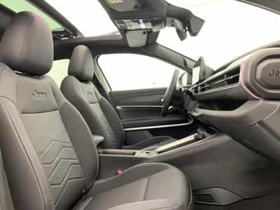 Jeep Avenger 1.2 Turbo T3 110 ch e-Hybrid BVR6 Summit (2026) - Foto 9