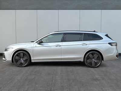 VW Passat Variant R-Line Edition Plus (2026) - Photo 2