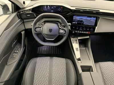 Peugeot 308 Hybrid 145 e-DCS6 Allure (2025) - Foto 13