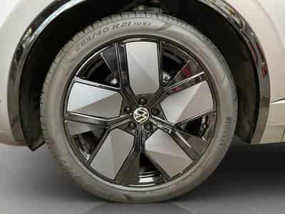 VW Touareg R-Line+4M+Black-Style+Pano+AHK+Luft.+Stand-H. (2025) - Photo 8