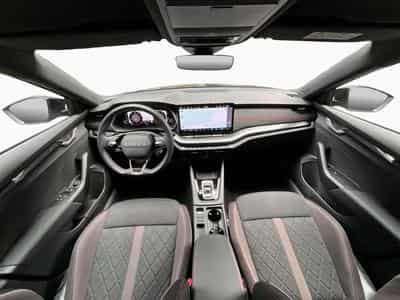 Skoda Octavia RS+DSG+DCC+LM19+P.Confort-Premium+360° (2025) - Foto 2